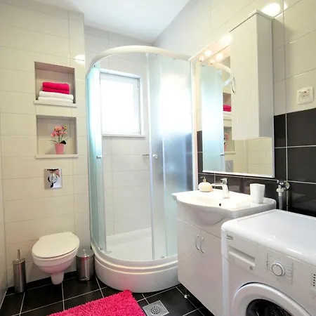 Katarina Apartment *